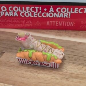 Zuru Mega Gross Mini - Rot Dog Footlong Collectible